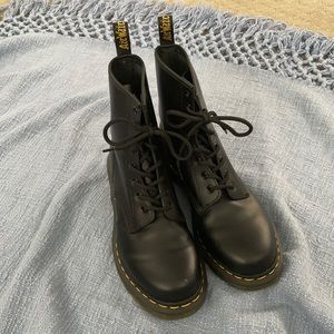 Dr. Martens Smooth Leather 1460W Lace up boot US11